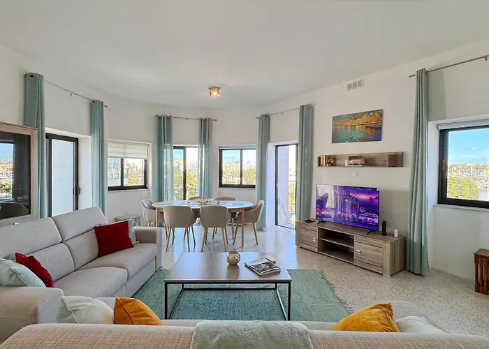 Spaciously Cosy 3Bd Accomodation In Ta Xbiex - Yacht Marina & Valletta Views