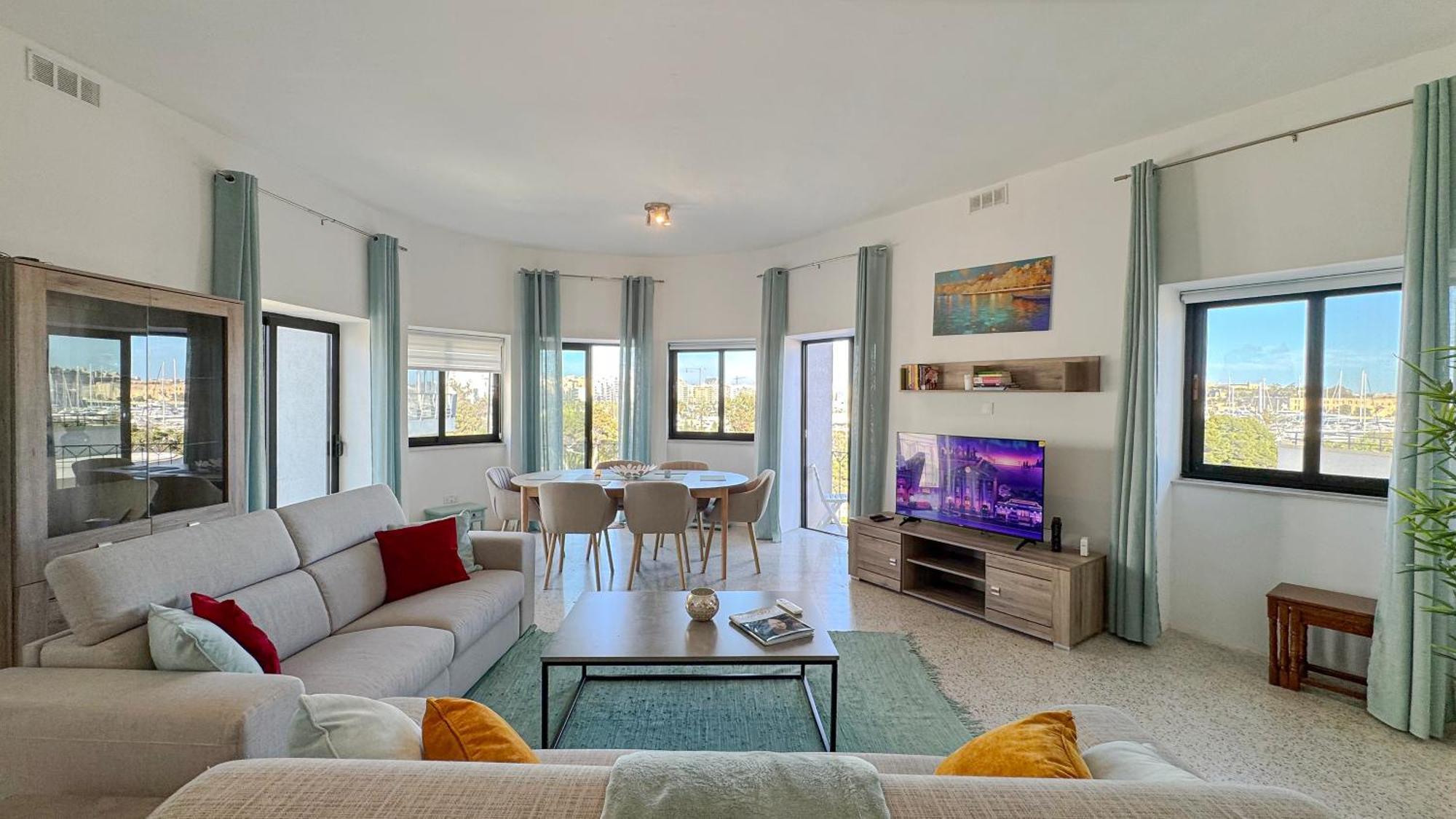 Spaciously Cosy 3bd In - Yacht Marina & Valletta Views