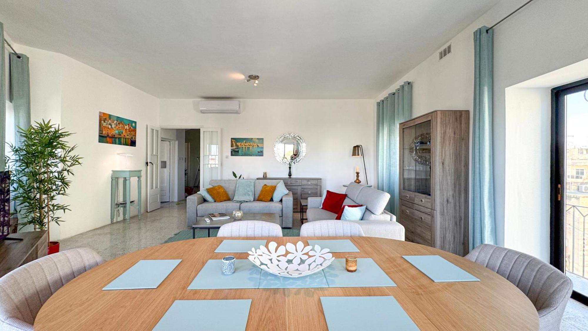 Spaciously Cosy 3bd In - Yacht Marina & Valletta Views