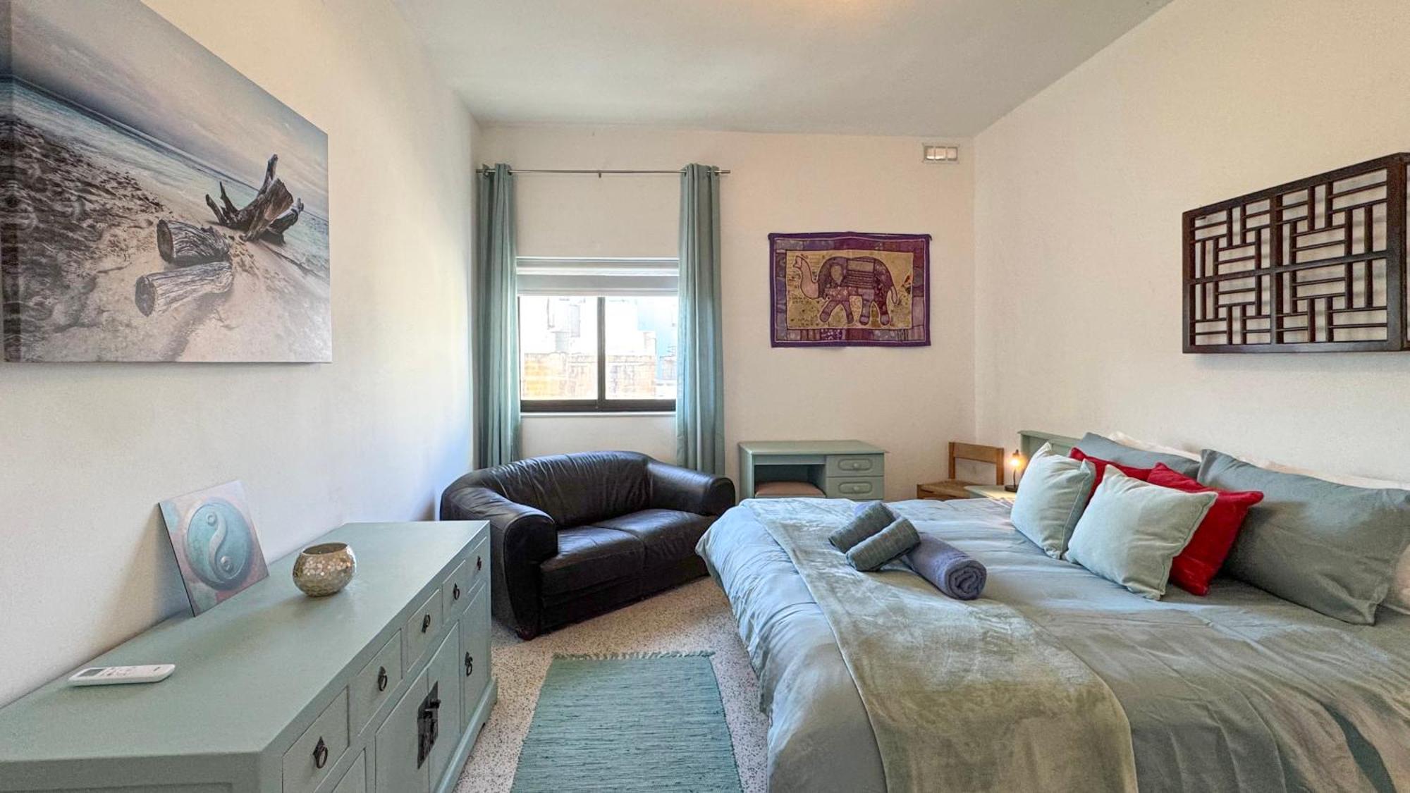 Spaciously Cosy 3bd In - Yacht Marina & Valletta Views Apartment